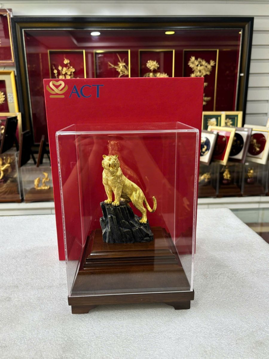 Tượng hổ mạ vàng